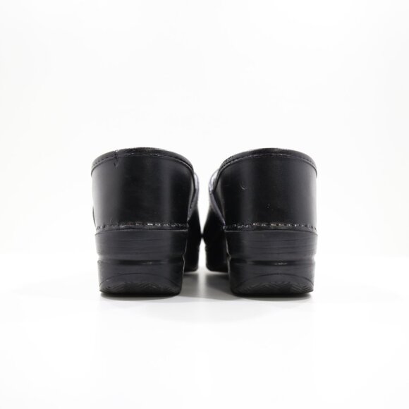 Dansko Professional Black Leather Slip Resistant Work Clogs - 7.5/EU 38. Scuffs - Picture 4 of 7